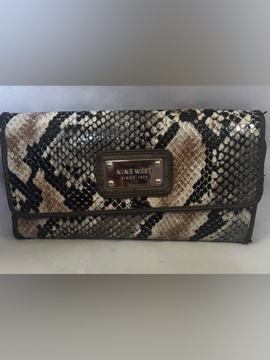 Nine West Handbags - Nine West Vegan Leather Wallet Wristlet in Reptile Sz OS